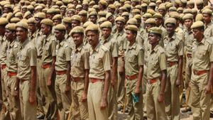 13 ಲಕ್ಷ ಕೊಡಿ, ಕಾನ್ಸ್‌ಟೇಬಲ್ ನೇಮಕಾತಿ ಪರೀಕ್ಷೆಗೂ ಮುನ್ನವೇ ನಿಮ್ಮ ಕೈಗೆ ಸಿಗುತ್ತವೆ ಪ್ರಶ್ನೆ ಪತ್ರಿಕೆ 