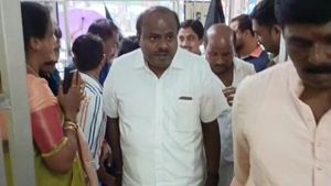 ಜನತಾ ಜಲಧಾರೆ ಯಶಸ್ಸಿಗೆ ಚಾಮುಂಡೇಶ್ವರಿಗೆ ಪೂಜೆ ಸಲ್ಲಿಸಿದ ಕುಮಾರಸ್ವಾಮಿ 