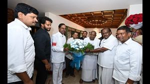  ಮೋದಿ ತೆಲಂಗಾಣದಲ್ಲಿ, ಸಿಎಂ ಕೆಸಿಆರ್ ದೇವೇಗೌಡ್ರ ಮನೆಯಲ್ಲಿ