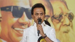 ನೀಲಗಿರಿ ಭೇಟಿ ವೇಳೆ ಆದಿವಾಸಿಗಳೊಂದಿಗೆ ಡ್ಯಾನ್ಸ್ ಮಾಡಿದ ತಮಿಳುನಾಡು ಸಿಎಂ ಸ್ಟಾಲಿನ್ 