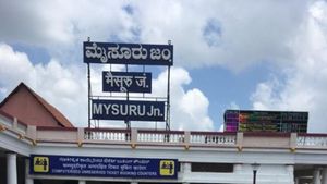 ವಿಶ್ವಮಾನವ ರೈಲು ರದ್ದು, ಪ್ರಯಾಣಿಕರ ಪರದಾಟ 