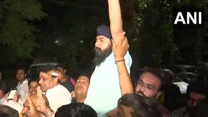 ದೆಹಲಿ: 'ಬಿಜೆಪಿ ಕಾರ್ಯಕರ್ತರು ಯಾರಿಗೂ ಹೆದರುವುದಿಲ್ಲ' ಮನೆಗೆ ಬಂದ ಬಗ್ಗಾ