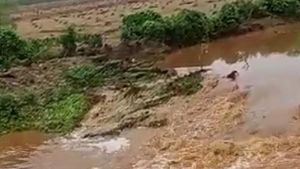 ಚಿತ್ರದುರ್ಗ: ಭಾರಿ ಮಳೆಗೆ ಸರ್ಕಾರಿ ಶಾಲೆ ಜಲಾವೃತ, ಗ್ರಾಮಸ್ಥರ ಆಕ್ರೋಶ