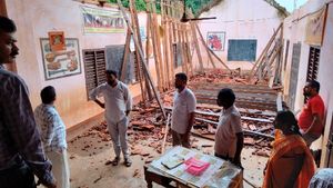  ತಲಪಾಡಿ: ಭಾರಿ ಮಳೆಗೆ ಕುಸಿದ ಶಿಥಿಲಾವಸ್ಥೆಯ ಶಾಲೆ! 