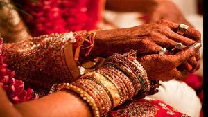 ಮೊದಲ ರಾತ್ರಿ ಕಥೆ: ಪ್ರಸ್ತಕ್ಕಾಗಿ ಕಾಯುತ್ತಿದ್ದ ವರ; ಚಿನ್ನಾಭರಣಗಳೊಂದಿಗೆ ಚಿನ್ನಿ ಪರಾರಿ