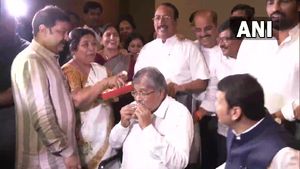 ಉದ್ಧವ್‌ ಠಾಕ್ರೆ ರಾಜೀನಾಮೆ; ಸಿಹಿ ಹಂಚಿ ಸಂಭ್ರಮಿಸಿದ ಬಿಜೆಪಿ 
