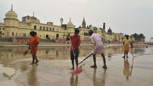 ರಾಮಮಂದಿರದ ಗರ್ಭಗುಡಿಗೆ ಸಿಎಂ ಆದಿತ್ಯನಾಥ್ ಶಂಕುಸ್ಥಾಪನೆ 