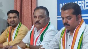 ನಾರಾಯಣ ಸ್ವಾಮಿ ಚಡ್ಡಿ ಹೊತ್ತದ್ದು ಮಲ ಹೊರುವ ಪದ್ಧತಿಗಿಂತ ಹೀನ: ಡಿ. ಬಸವರಾಜ್ ಆಕ್ರೋಶ 