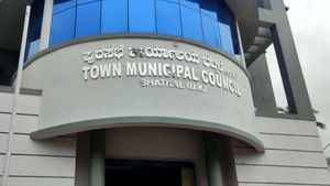 ಭಟ್ಕಳ; ಉರ್ದು ನಾಮಫಲಕ ವಿವಾದಕ್ಕೆ ಜಿಲ್ಲಾಡಳಿತದ ತೆರೆ 