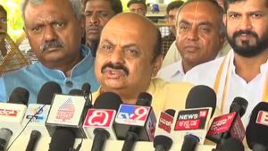 ನಾವು ಯಾರಿಗೂ ಆಫರ್ ಕೊಟ್ಟಿಲ್ಲ, ಜೆಡಿಎಸ್-ಕಾಂಗ್ರೆಸ್ ಮೈತ್ರಿ ಬಗ್ಗೆ ಗೊತ್ತಿಲ್ಲ: ಬೊಮ್ಮಾಯಿ 
