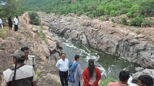 ಮೇಕೆದಾಟು ಪ್ರದೇಶ ವೀಕ್ಷಿಸಿದ ಚಾಮರಾಜನಗರ ಡಿಸಿ 