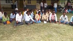 ಚಾಮರಾಜನಗರದಲ್ಲಿ ಡಯಾಲಿಸಿಟ್ ಸಿಬ್ಬಂದಿ ಮುಷ್ಕರ: ರೋಗಿಗಳ ಪರದಾಟ! 