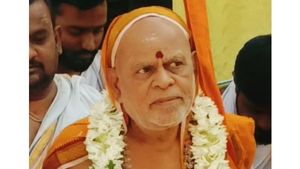 ವಿಶ್ವಕರ್ಮ ಸಂಪ್ರದಾಯದಂತೆ ಚಿಗುಟು ಮಲ್ಲೇಶ್ವರ ಮಠ ಸ್ವಾಮೀಜಿ ಅಂತ್ಯಕ್ರಿಯೆ 