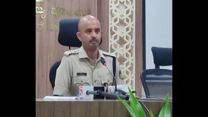 ದಾವಣಗೆರೆಯಲ್ಲಿ ಸಂಚಾರಿ ಪೊಲೀಸರ ವಿರುದ್ಧ ಆಟೋ ಚಾಲಕರ ಕೇಸ್! 