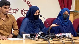 ಕಾಲೇಜಿನ ವಿರುದ್ಧವೇ ಪತ್ರಿಕಾಗೋಷ್ಠಿ: ಹಿಜಾಬ್ ವಿದ್ಯಾರ್ಥಿನಿಯರಿಗೆ ನೋಟೀಸ್