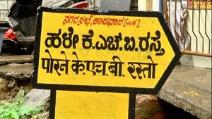 ಕಾರವಾರದಲ್ಲಿ ಮರಾಠಿ ಭಾಷೆಯಲ್ಲಿ ವಾರ್ಡ್‌ಗಳ ನಾಮಫಲಕ; ಕನ್ನಡಪರ ಸಂಘಟನೆಗಳ ಆಕ್ರೋಶ 