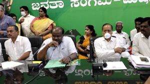 ದೇಶದಲ್ಲಿ ಚುನಾವಣೆಯನ್ನು ನಿಷೇಧಗೊಳಿಸಲಿ, ಬಿಜೆಪಿ ವಿರುದ್ಧ ಎಚ್‌ಡಿಕೆ ಆಕ್ರೋಶ 