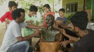 ಅಜ್ಜನ ನೆನಪಿಗಾಗಿ ಕೈಯ್ಯಾರೆ ಅಜ್ಜನ ಮೂರ್ತಿ ಮಾಡಿದ ಮೊಮ್ಮಕ್ಕಳು! 