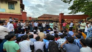 ತರಗತಿಯ ಒಳಗೆ ಸಾವರ್ಕರ್ ಫೋಟೋ: ವಿದ್ಯಾರ್ಥಿಗಳ ನಡುವೆ ಹೊಡೆದಾಟ