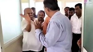 ವಿಡಿಯೋ: ಮಾಹಿತಿ ನೀಡಲು ತಡಮಾಡಿದ ಪ್ರಾಂಶುಪಾಲರಿಗೆ ಕಪಾಳಮೋಕ್ಷ ಮಾಡಿದ ಶಾಸಕ 