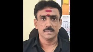 ದೇವರ ಕೈ ಮುಗಿಯುತ್ತಿದ್ದ ನಗರಸಭೆ ಸದಸ್ಯನನ್ನು ಕತ್ತರಿಸಿದ ಕಿರಾತಕರು! 