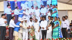ಮೈಸೂರಿನಲ್ಲಿ ಅಮೃತ ಭಾರತಿಗೆ ಕನ್ನಡದಾರತಿ ಕಾರ್ಯಕ್ರಮ- ಶಿಲಾಫಲಕ ಉದ್ಘಾಟಿಸಿದ ರಾಮದಾಸ್ 