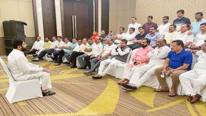 ಶಿವಸೇನೆ 16 ಬಂಡಾಯ ಶಾಸಕರಿಗೆ ಉಪ ಸಭಾಪತಿ ನೋಟಿಸ್!