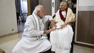 'ನನ್ನ ತಂದೆ ಇದ್ದಿದ್ದರೆ...': ತಾಯಿ ಹುಟ್ಟಹಬ್ಬದಂದು ಮೋದಿ ಭಾವನಾತ್ಮಕ ಟ್ವೀಟ್ 