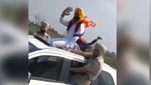ವಿಡಿಯೋ: ಕಾರಿನಲ್ಲಿ ಸ್ಟಂಟ್ ಮಾಡಿದ ಪಂಜಾಬ್ ಸಾರಿಗೆ ಸಚಿವ 