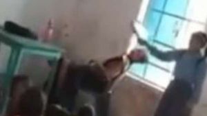 Viral Video: ಶಾಲೆಯಲ್ಲಿ ನಿದ್ದೆಗೆ ಜಾರಿದ ಶಿಕ್ಷಕಿ: ಗಾಳಿ ಬೀಸಿದ ವಿದ್ಯಾರ್ಥಿನಿ 