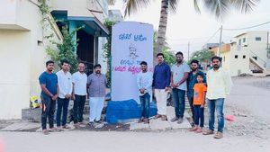 ನೀರನ ಟ್ಯಾಂಕರ್‌ನಲ್ಲಿ ಮಹನೀಯರ ಚಿತ್ರ... ಜನಹಿತ ಟ್ರಸ್ಟ್‌ಗೆ ಸಲಾಂ ಎಂದ ಜನತೆ 