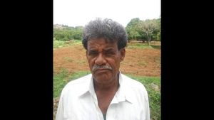 ಜೀವನಾಧರಕ್ಕಾಗಿ ಕಾಯುತ್ತಿರುವ ಪರಿಸರ ಪ್ರೇಮಿ ಸಾಲು ಮರದ ನಿಂಗಣ್ಣ 