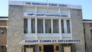 ನಕಲಿ ಅಂಕಪಟ್ಟಿ ಕೊಟ್ಟು ನ್ಯಾಯಾಲಯದಲ್ಲಿ ಕೆಲಸ: ಇಬ್ಬರ ವಜಾ, ನಾಲ್ವರ ವಿರುದ್ಧ ಕೇಸ್