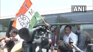 Breaking: ಶಿವಸೇನೆ ಬಂಡಾಯ ಶಾಸಕರು ತಂಗಿರುವ ಹೋಟೆಲ್ ಬಳಿ ಟಿಎಂಸಿ ಪ್ರತಿಭಟನೆ