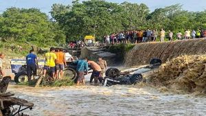 ತೆಲಂಗಾಣ: ಮಳೆ ನೀರಿನಲ್ಲಿ ಮುಳುಗಿದ 30 ಮಕ್ಕಳು ಇದ್ದ ಶಾಲಾ ಬಸ್ 