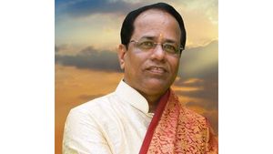 ಚಂದ್ರಶೇಖರ್ ಗುರೂಜಿ ಹತ್ಯೆ ಖಂಡಿಸಿದ ಮಾಜಿ ಸಚಿವ ಸಂತೋಷ್ ಲಾಡ್ 