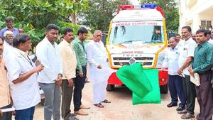 ಚಿತ್ರದುರ್ಗ:ಕಟ್ಟಡ ಕಾರ್ಮಿಕರ ಆರೋಗ್ಯ ಸೇವೆಗೆ ಸಂಚಾರಿ ಆರೋಗ್ಯ ಕ್ಲಿನಿಕ್ 