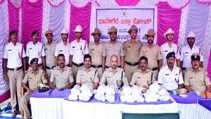 ತಮಿಳುನಾಡಿನಿಂದ ಅಕ್ರಮವಾಗಿ ತಂದ 102 ಕೆಜಿ ಬೆಳ್ಳಿ ಗೆಜ್ಜೆ ವಶಪಡಿಸಿಕೊಂಡ ದಾವಣಗೆರೆ ಪೊಲೀಸ್