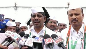 ಅಧಿಕಾರ ವ್ಯಾಮೋಹ ಬಿಟ್ಟು, ಪಕ್ಷಕ್ಕಾಗಿ ದುಡಿಯಿರಿ: ಕಾರ್ಯಕರ್ತರಿಗೆ ಡಿಕೆ ಸುರೇಶ್ ಕರೆ