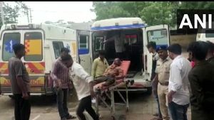 Breaking: ಕಳ್ಳಭಟ್ಟಿ ದುರಂತ; 42 ಮಂದಿ ಬಲಿ, ಆರು ಪೊಲೀಸರ ಅಮಾನತು 