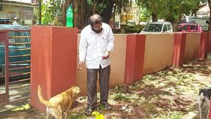 ರಕ್ಷಿತ್ ಶೆಟ್ರೇ ಪುತ್ತೂರಿನ ಬೀದಿ ನಾಯಿಗಳ ಅನ್ನದಾತನಿಗೆ ನೆರವು ನೀಡುವಿರಾ?