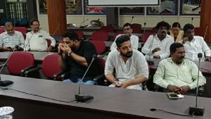 ಕರಾವಳಿಯಲ್ಲಿ ಸರಣಿ ಹತ್ಯೆ: ಜಿಲ್ಲಾಡಳಿತದ ಶಾಂತಿ ಸಭೆಗೆ ಮುಖಂಡರು ಗೈರು