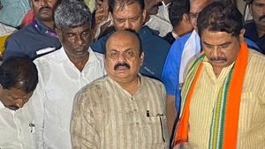 ಕತ್ತಲಲ್ಲೇ ಸಮುದ್ರ ವೀಕ್ಷಿಸಿ ತೆರಳಿದ ಸಿಎಂ ಬಸವರಾಜ ಬೊಮ್ಮಾಯಿ! 