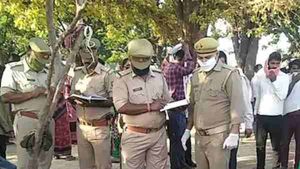 ಪ್ರಯಾಗ್‌ರಾಜ್: ಬಾಂಬ್‌ಗಳನ್ನು ತಯಾರಿಸಿ ಶಾಲೆಗೆ ಎಸೆದಿದ್ದ ವಿದ್ಯಾರ್ಥಿಗಳ ಬಂಧನ 