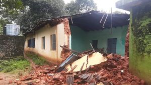 ಚಿಕ್ಕಮಗಳೂರು; ಮಳೆ ಆರ್ಭಟ, ಭೂ ಕುಸಿತ, ಮನೆಗಳು ನೆಲಸಮ 