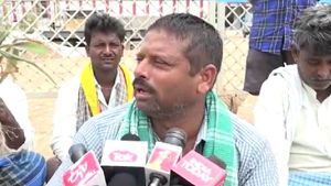 ಗದಗ: ಟೈಲ್ಸ್‌ ಫ್ಯಾಕ್ಟರಿ ಕೆಮಿಕಲ್ ನೀರು ಜಮೀನುಗಳಿಗೆ: ರೈತರು ಹೈರಾಣ