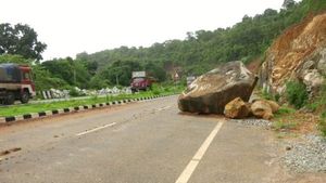 ಉತ್ತರ ಕನ್ನಡ;  ಮಳೆ, ಹೆದ್ದಾರಿಗಳಲ್ಲಿ ಗುಡ್ಡ ಕುಸಿತದ ಭೀತಿ 