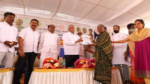 ಚಾಮರಾಜನಗರ: ಶತಮಾನದ ಬಳಿಕ ಪೌರಕಾರ್ಮಿಕರಿಗೆ ಸಿಕ್ತು ಮನೆ ಹಕ್ಕು 