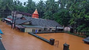 ಮಳೆ ಅವಾಂತರ: ಉತ್ತರ ಕನ್ನಡದಲ್ಲಿ 437 ಕೋಟಿ ಹಾನಿ, ಮನೆ ಕಳೆದುಕೊಂಡವರಿಗೆ ಪರಿಹಾರ