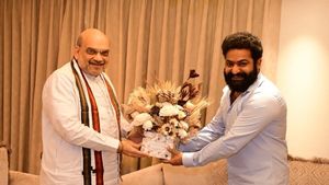 ತಾತನ ತೆಲುಗು ದೇಶಂ ಪಾರ್ಟಿ ಕಟ್ಟಲು ಜೆ. ಎನ್‌ಟಿಆರ್ ರಾಜಕೀಯಕ್ಕೆ ಇಳಿತಾರಾ? 